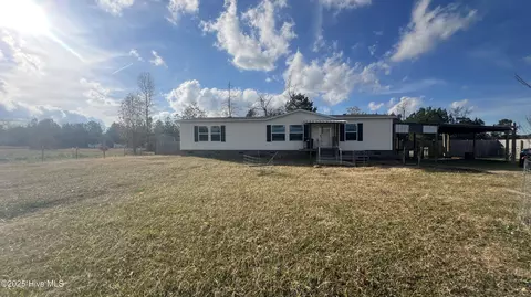 204 Mewborn Dr, Beulaville, NC 28518