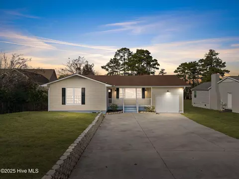 821 S Shore Dr, Southport, NC 28461