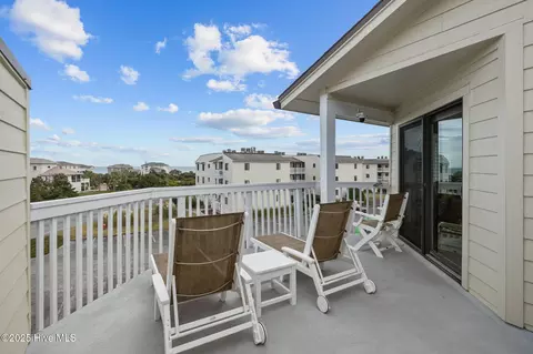 10300 Coast Guard Rd #304D, Emerald Isle, NC 28594