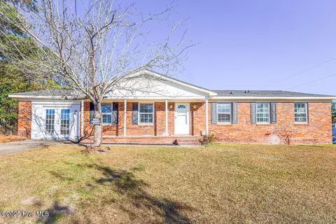 42 Heritage Dr, Jacksonville, NC 28540