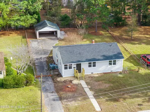 402 New River Dr, Jacksonville, NC 28540