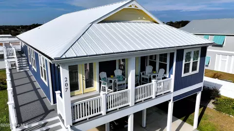 207 Fairview St, Atlantic Beach, NC 28512