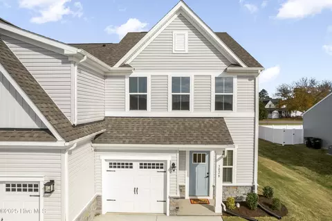 302 Spinnaker St #B, Elizabeth City, NC 27909