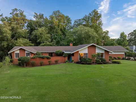 1704 Sunset Ave, Kinston, NC 28504