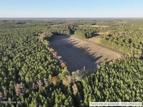 948 Creek Rd, Whiteville, NC 28472