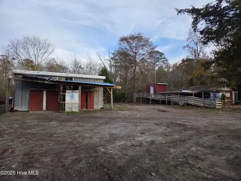 323 E Chatham St, Newport, NC 28570