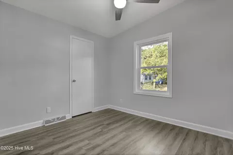 Bedroom - 270 Williams Store Rd, Hampstead, NC 28443 photo 2 of 3