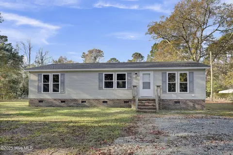 270 Williams Store Rd, Hampstead, NC 28443