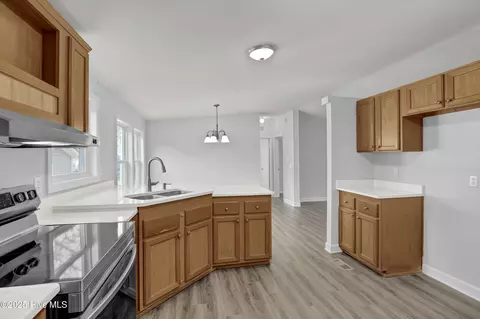 Kitchen - 270 Williams Store Rd, Hampstead, NC 28443 photo 4 of 4