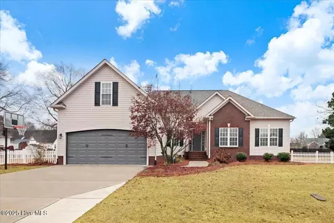 205 Carlyle Cir, Goldsboro, NC 27530