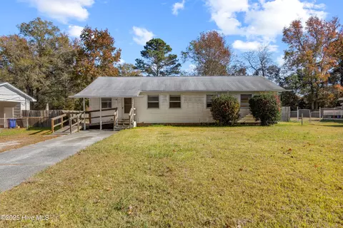 114 Cardinal Rd, Jacksonville, NC 28546