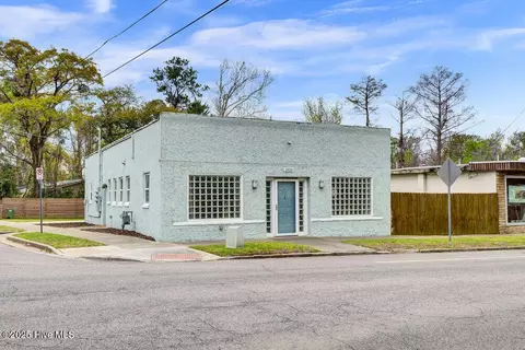 2020 Princess Place Dr, Wilmington, NC 28405