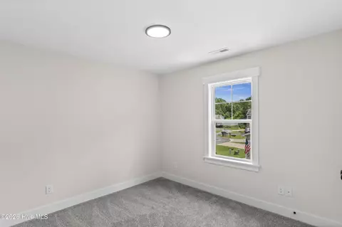 318 Hawks Bluff Dr, New Bern, NC 28560