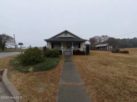 402 S Main St, Salemburg, NC 28385