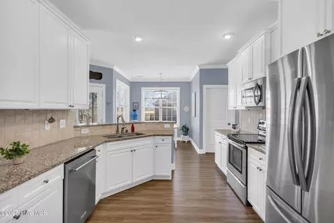 Kitchen - 100 Scotlands Ct, Hampstead, NC 28443 photo 1 of 4