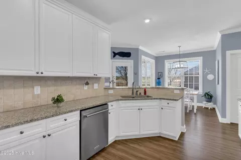 Kitchen - 100 Scotlands Ct, Hampstead, NC 28443 photo 2 of 4