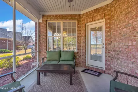 Exterior - 100 Scotlands Ct, Hampstead, NC 28443 photo 3 of 9