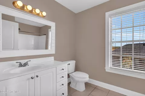 Bath - 100 Scotlands Ct, Hampstead, NC 28443 photo 4 of 4