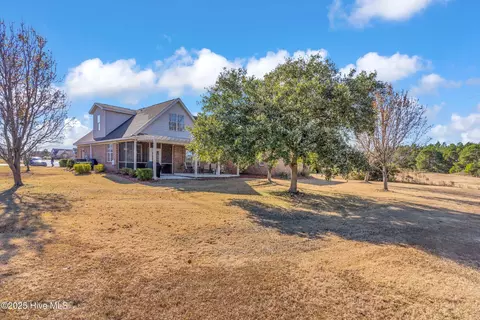 Exterior - 100 Scotlands Ct, Hampstead, NC 28443 photo 6 of 9