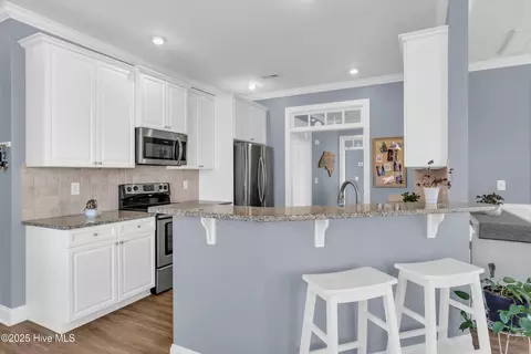 Kitchen - 100 Scotlands Ct, Hampstead, NC 28443 photo 4 of 4