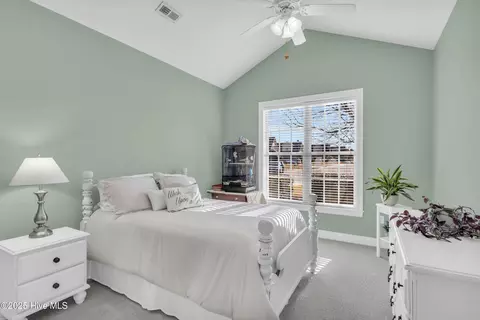 Bedroom - 100 Scotlands Ct, Hampstead, NC 28443 photo 6 of 8