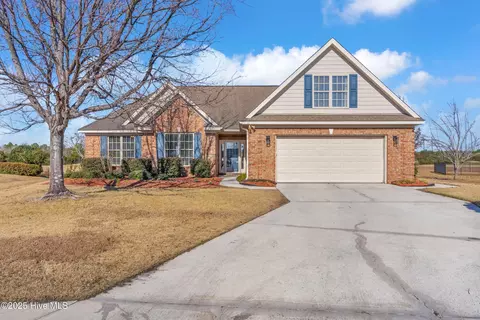 Exterior - 100 Scotlands Ct, Hampstead, NC 28443 photo 1 of 9