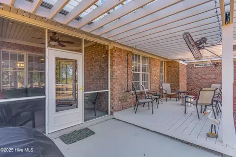 Exterior - 100 Scotlands Ct, Hampstead, NC 28443 photo 9 of 9