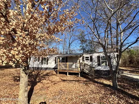 4205 Bass Lake Rd, Clinton, NC 28328