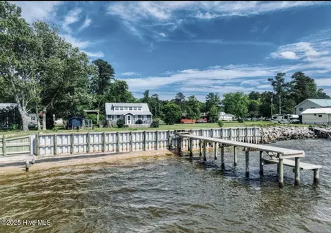 1565 Belangia Rd, Havelock, NC 28532