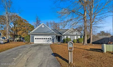 315 Peppertree Ct, Jacksonville, NC 28540