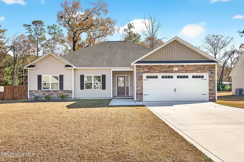 227 Westfield Dr, Richlands, NC 28574