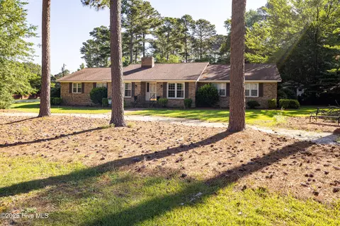 202 Forest Dr, Clinton, NC 28328
