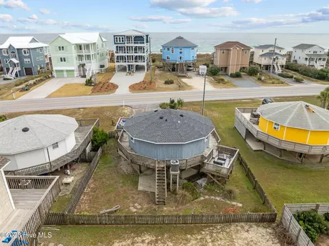 3045 Island Dr, North Topsail Beach, NC 28460