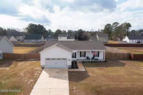 305 Gate Stone Ln, Jacksonville, NC 28540