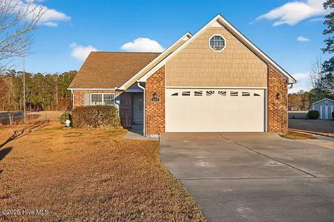 105 Sumatra Ct, New Bern, NC 28560