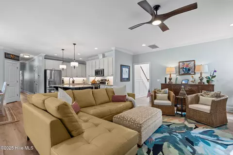 Living - 426 Canter Crest Rd, Hampstead, NC 28443 photo 2 of 2
