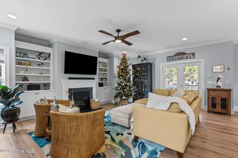 Living - 426 Canter Crest Rd, Hampstead, NC 28443 photo 1 of 2