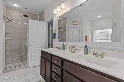 Bath - 426 Canter Crest Rd, Hampstead, NC 28443 photo 2 of 6
