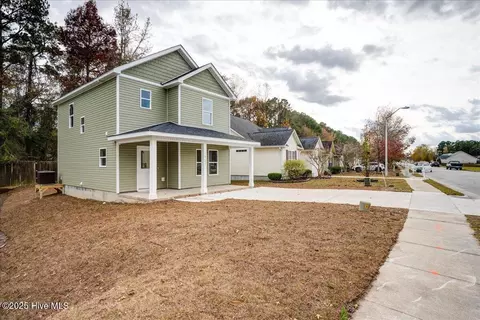 4609 Rainmaker Dr, New Bern, NC 28562