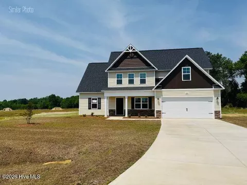 205 Megans Field Pl, Richlands, NC 28574