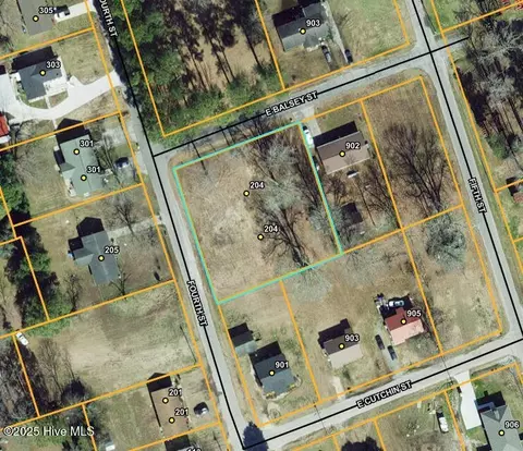 204 Fourth St, Clinton, NC 28328