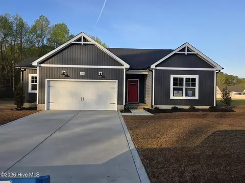 2928 Tucker Hill Dr, Grimesland, NC 27837