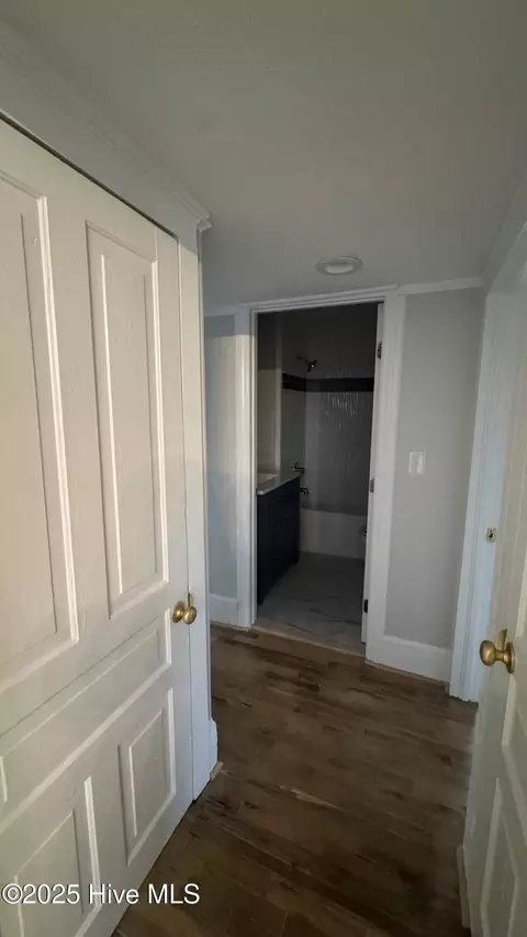 Entry Way - 660 Evers Rd, Bladenboro, NC 28320 photo 3 of 3