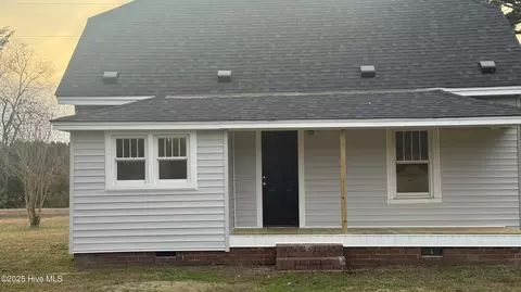 Exterior - 660 Evers Rd, Bladenboro, NC 28320 photo 2 of 4
