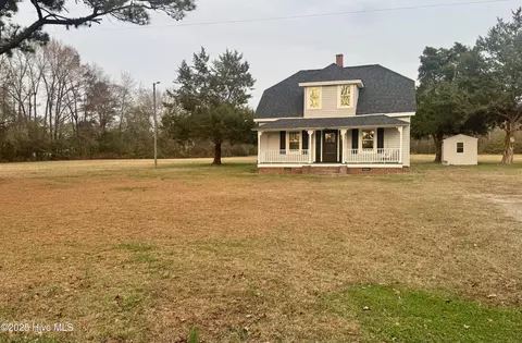 Exterior - 660 Evers Rd, Bladenboro, NC 28320 photo 1 of 4