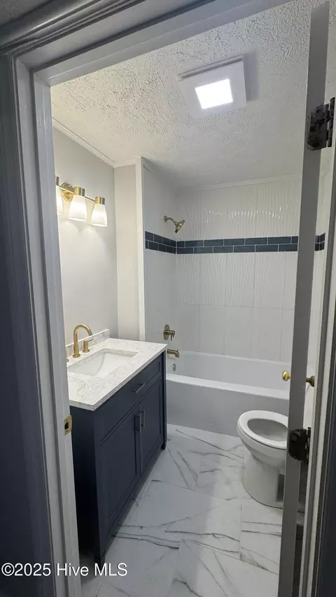 Bath - 660 Evers Rd, Bladenboro, NC 28320 photo 1 of 5