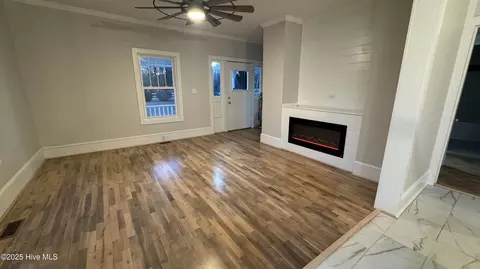 Living - 660 Evers Rd, Bladenboro, NC 28320 photo 3 of 3