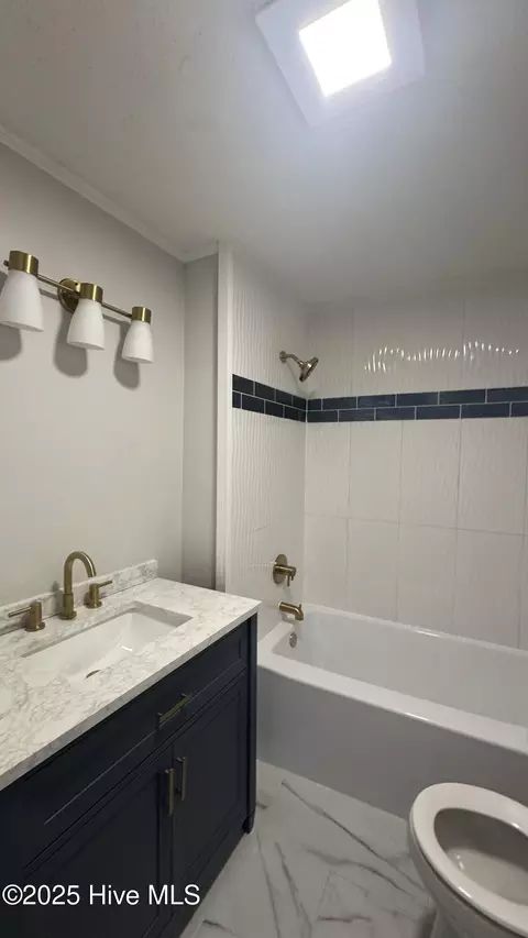 Bath - 660 Evers Rd, Bladenboro, NC 28320 photo 2 of 5