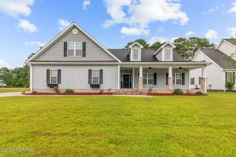 427 Candlewood Dr, Jacksonville, NC 28540
