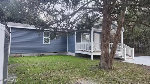 124 Zacchaeus Ave, Morehead City, NC 28557